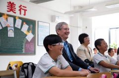 蘋(píng)果CEO庫(kù)克密會(huì)中電信高管 涉及新iPhone引入