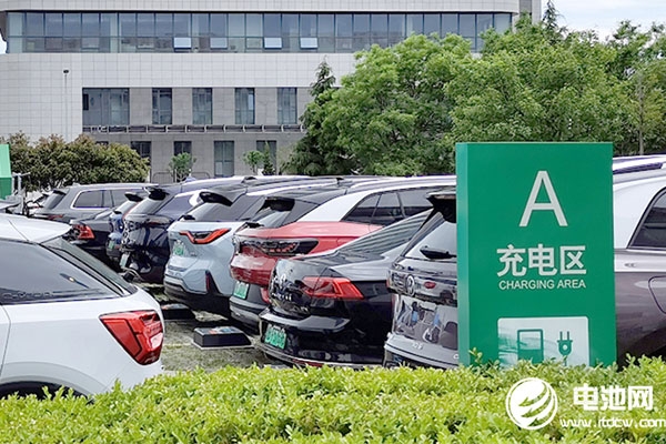 找樁距離不大于500米 北京印發居住區新能源車充電試點方案