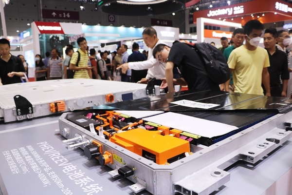 插混車(chē)塞進(jìn)大電池，更像“純電車(chē)”的混動(dòng)車(chē)是未來(lái)風(fēng)口？