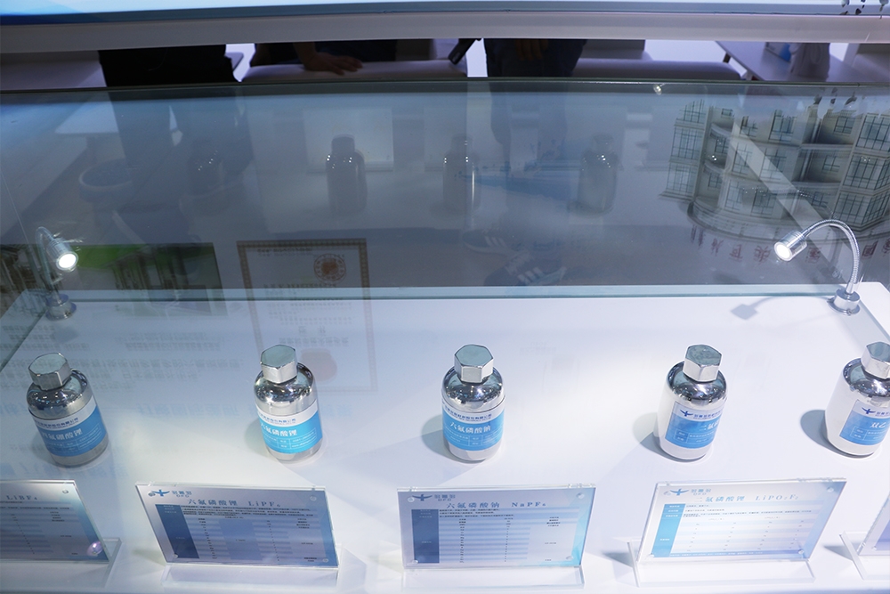 【電解液周報】20萬噸電解液項目沖刺投產！六氟磷酸鋰價格告別暴漲暴跌模式