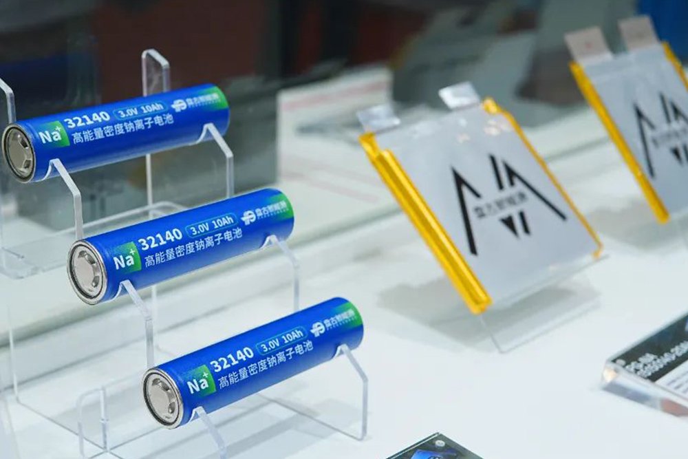 破解電動車續(xù)航瓶頸！盤古新能源推出“鈉電+增程模塊”方案