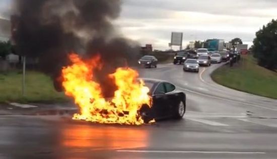 NHTSA:放棄調查特斯拉電池起火事故