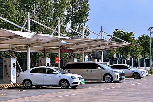 十三部門聯合發文促汽車消費 降低新能源汽車購置使用成本