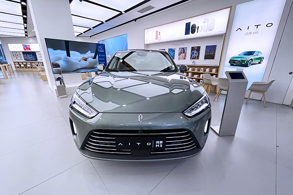 2023年全球新能源汽車銷量達1465萬輛 中國銷量占比64.8%