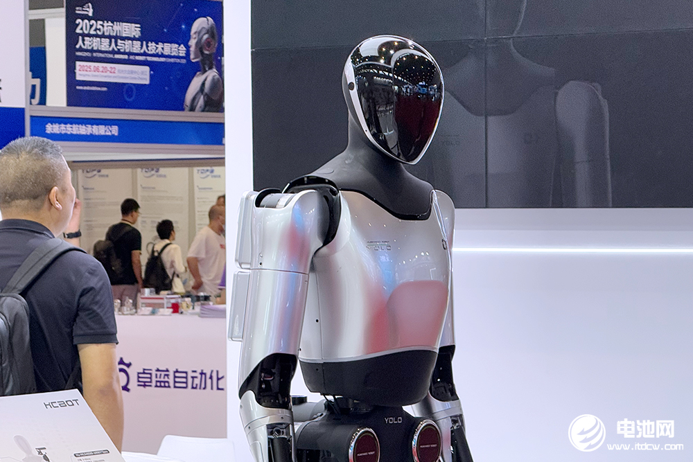 人形機器人