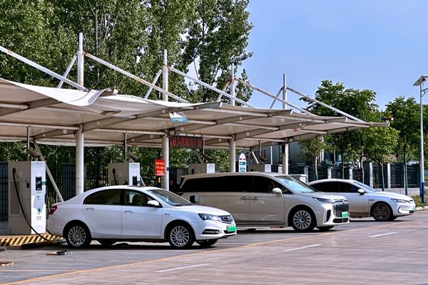 上半年我國充電基礎設施增量328.2萬個 換電站保有量4856座