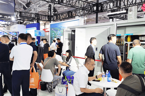 補能新突破 特來電高低壓一體化群充電系統(tǒng)亮相北京充換電展