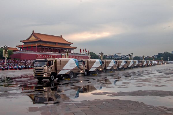 當(dāng)先鋒，打頭陣！比亞迪純電動(dòng)環(huán)衛(wèi)車護(hù)航九三閱兵