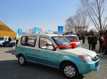 純電動汽車“高大上” 月租1萬誰人駛？