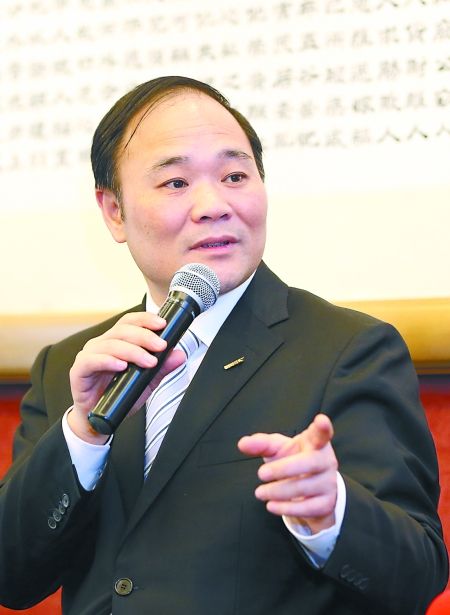 全國(guó)政協(xié)委員、浙江吉利控股集團(tuán)董事長(zhǎng)李書(shū)福