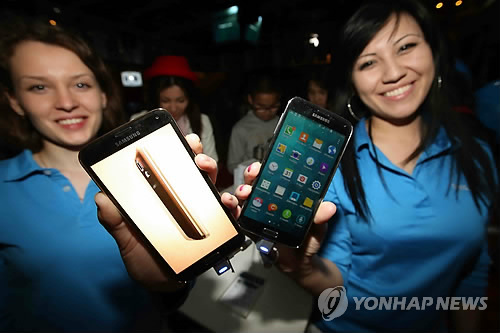 三星Galaxy S5智能手機(jī)熱銷 人氣超Galaxy S4