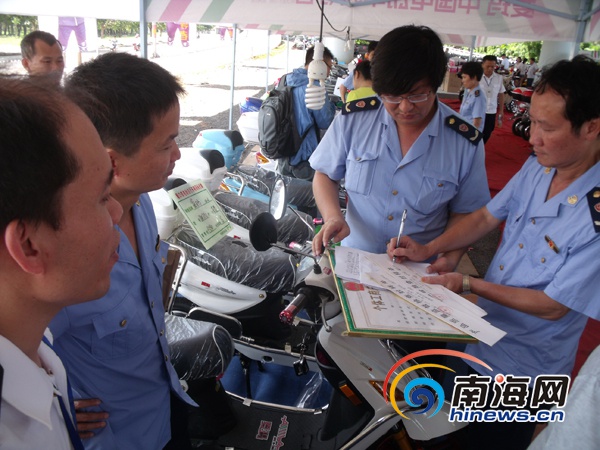 海口電動車行紛紛關(guān)門“迎”檢查 市民可舉報超標車