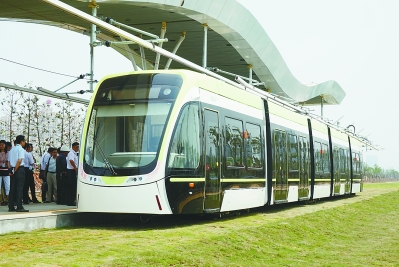 麒麟現(xiàn)代有軌電車昨成功上線試跑 設(shè)計時速達(dá)70公里