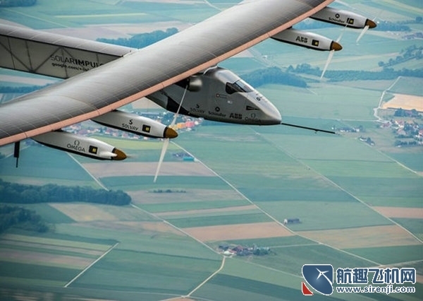 瑞士新型太陽能動力飛機進行首次飛行試驗