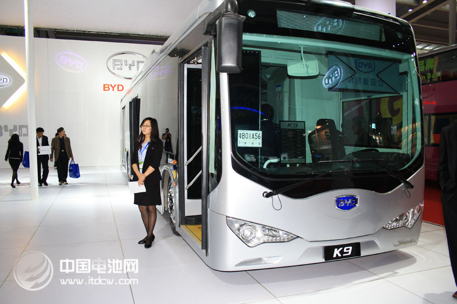2014新能源汽車藍(lán)皮書發(fā)布 中外車企差距仍明顯