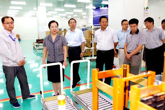 閆傲霜調(diào)研北京市新能源汽車動力電池全自動生產(chǎn)線