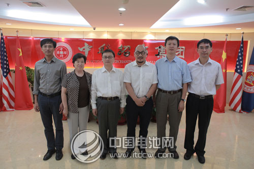 中科招商董事長單祥雙、哈工大副校長韓杰才、中國生產(chǎn)力促進中心協(xié)會秘書長劉玉蘭、中科創(chuàng)大總經(jīng)理劉繼軍、哈工大管理學院副院長葉強和哈工大工業(yè)技術(shù)研究院副院長路忠鋒在中科招商合影