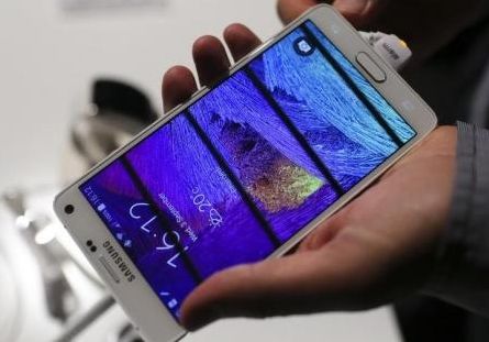 圖中為三星Galaxy Note 4智能手機(jī)。REUTERS/Hannibal Hanschke