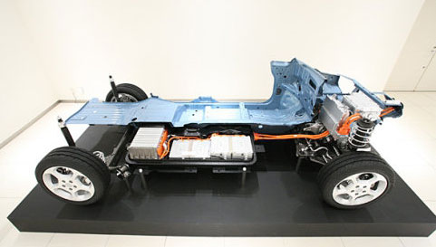 江蘇鎮(zhèn)江市研究試驗(yàn)全國首輛輪驅(qū)電動(dòng)汽車