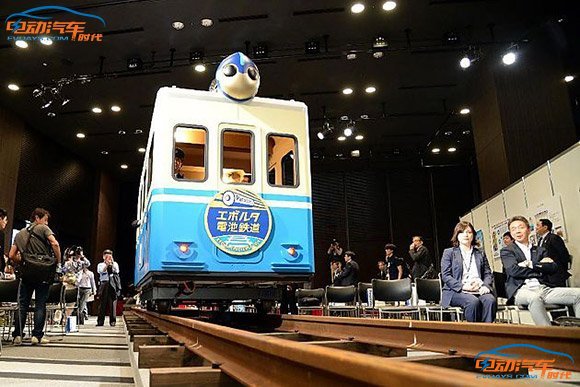 松下試驗干電池驅動1噸重紙板電車