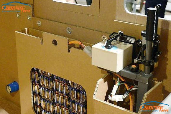 松下試驗干電池驅動1噸重紙板電車