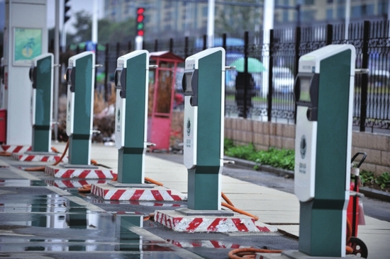 上海啟動(dòng)公共充電樁“車易充”應(yīng)用 涵蓋寶馬特斯拉等電動(dòng)車
