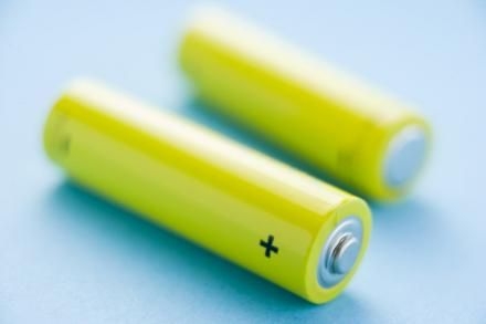 塑料電池：導電氧化還原聚合物 未來能源的曙光