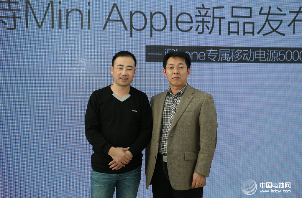倍斯特總經(jīng)理潘良春與中國(guó)電池網(wǎng)創(chuàng)始人/CEO 合影