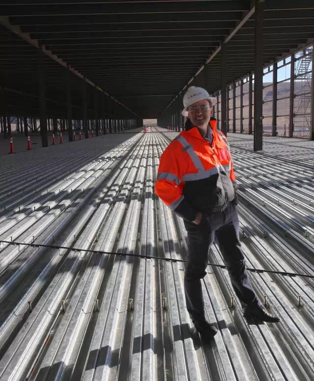 馬斯克近日去了一趟“超級電池工廠”  特斯拉又要帥呆了？