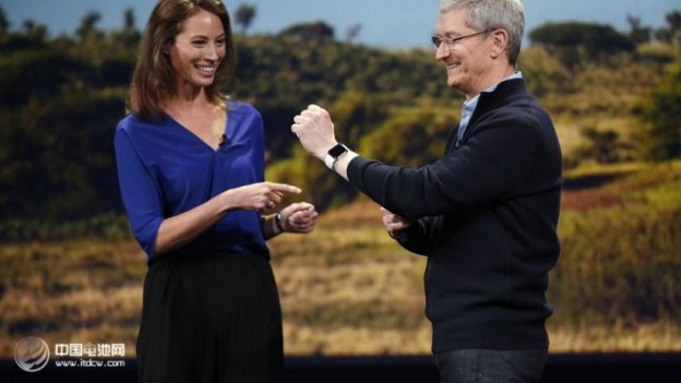 解密Apple Watch背后6位蘋果高管  庫克：對銷售數(shù)據(jù)很滿意