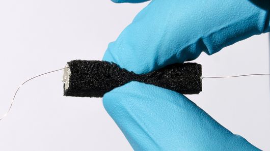科學家用木質纖維素納米纖絲制成抗高壓軟質電池