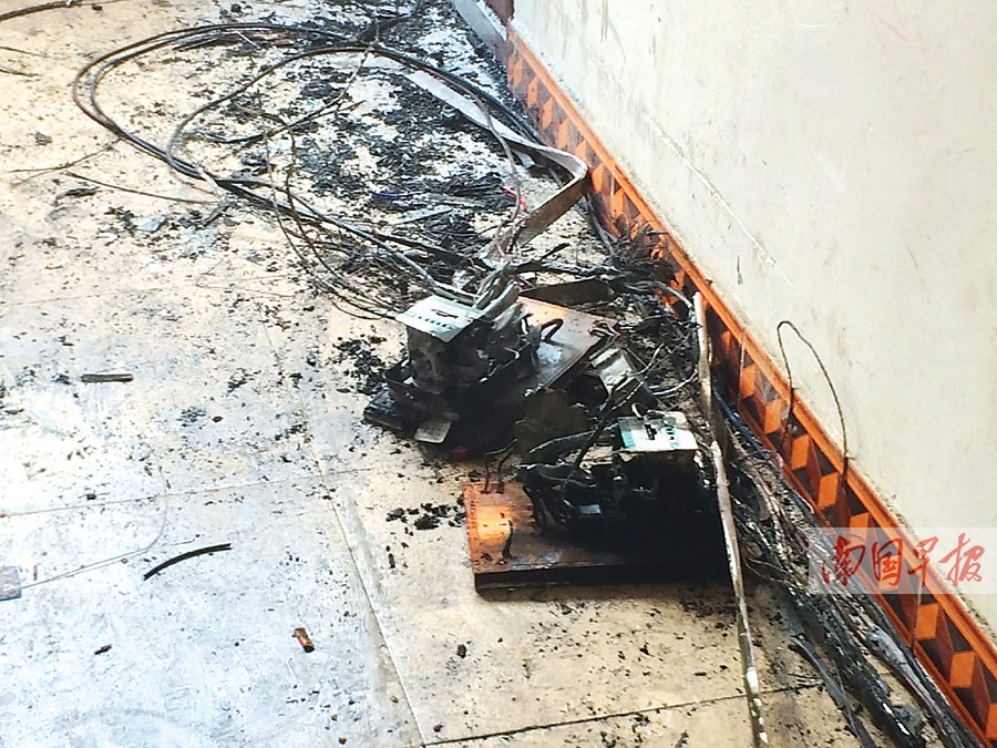 車棚失火燒掉60多輛電動車  疑為電動車過充引起