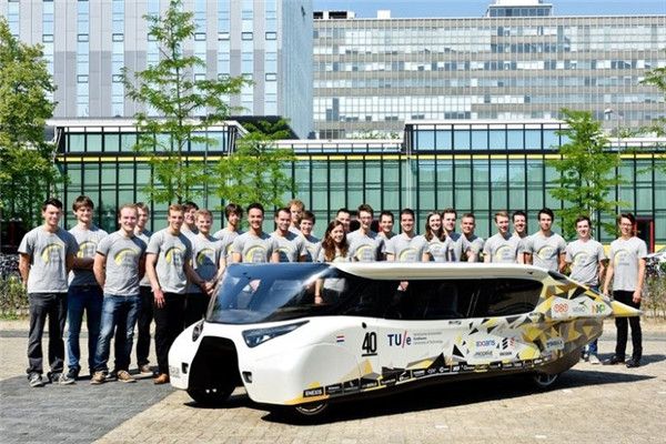 荷蘭研發出太陽能汽車  續航里程達1100公里