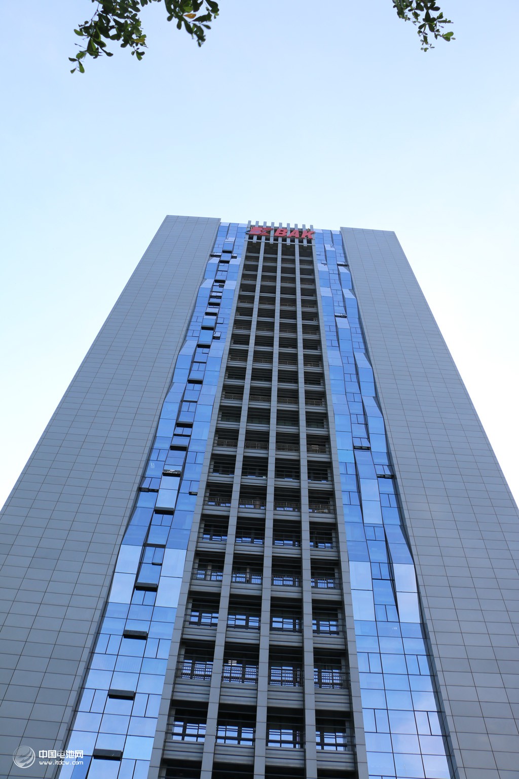 中國(guó)電池網(wǎng)一行調(diào)研比克電池  動(dòng)力電池供不應(yīng)求