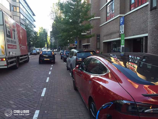 荷蘭發(fā)展新能源車領(lǐng)跑歐洲  2040年全部可持續(xù)能源來驅(qū)動