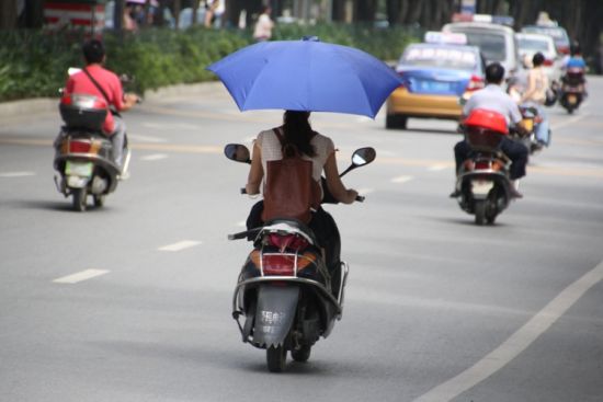 要路權(quán)也要規(guī)矩 嚴(yán)管電動(dòng)自行車從兩招入手