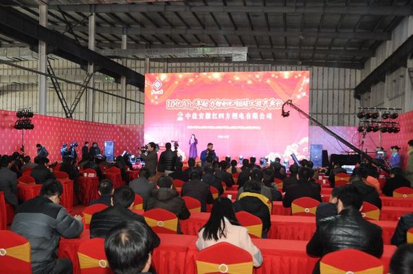 今年6月，中鹽安徽紅四方鋰電有限公司啟動新廠區(qū)建設(shè)。新廠區(qū)位于合肥循環(huán)經(jīng)濟示范園，項目總投資4.17億元，分兩期建設(shè)。此次竣工投產(chǎn)的一期項目為年產(chǎn)1億安時磷酸鐵鋰電池項目。預(yù)計，該項目年產(chǎn)值將突破5億元。 