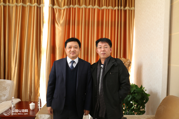 國軒高科總裁方建華（左）接受中國電池網(wǎng)創(chuàng)始人/CEO、鋰電“達(dá)沃斯”秘書長專訪