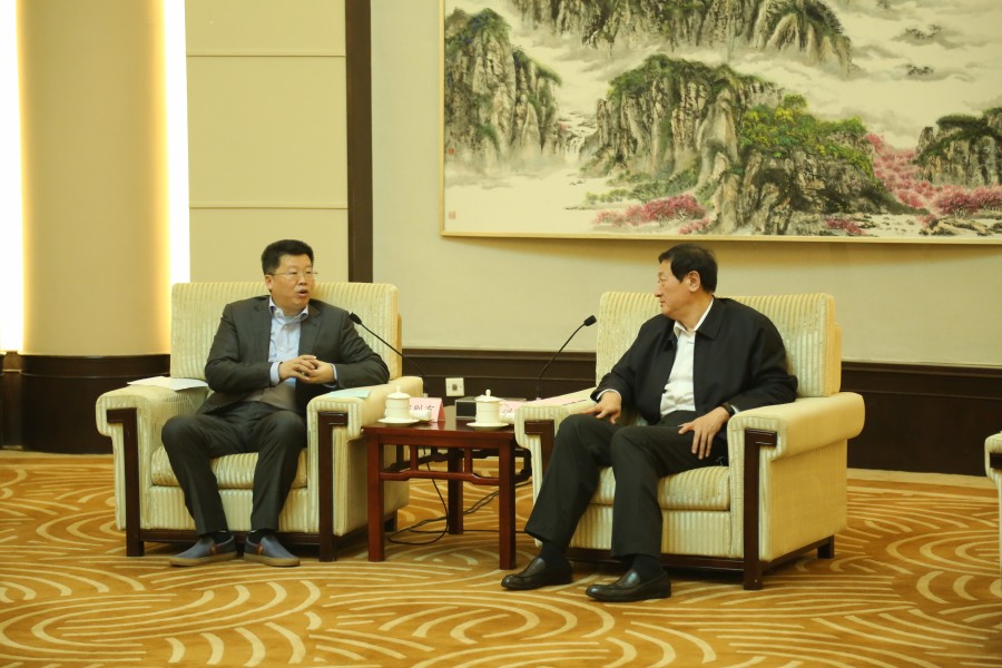 沈陽市長潘利國與邱則有會(huì)見座談