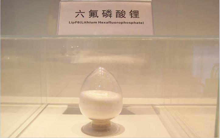 2015年全球電解液總產(chǎn)能11.6萬噸 六氟磷酸鋰產(chǎn)能明年或飽和