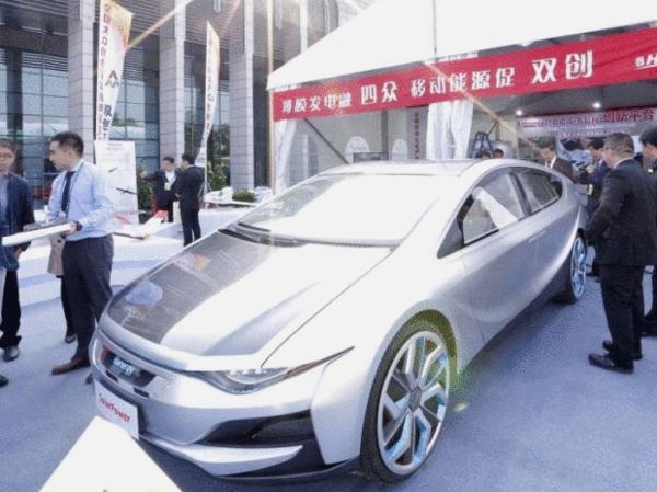 “2015年10月19日漢能發布的全太陽能動力概念車” 