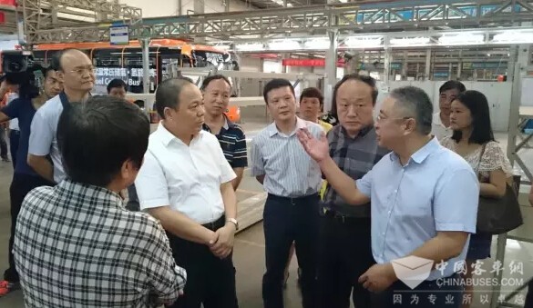 湖北首臺(tái)氫燃料電池客車在揚(yáng)子江研制成功