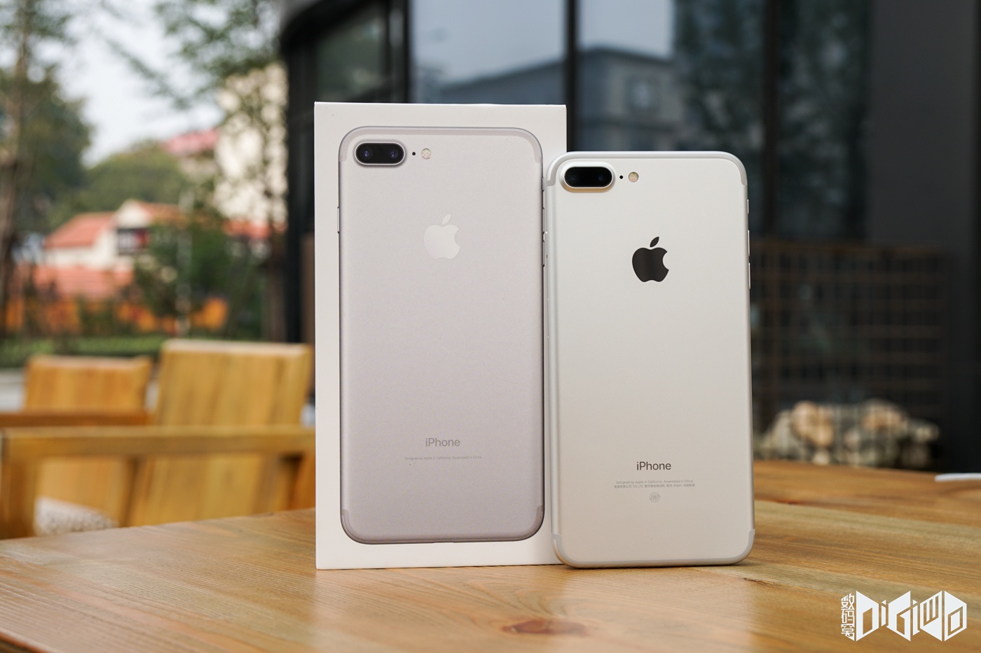 iPhone 7 Plus銀色開(kāi)箱 續(xù)航時(shí)間比iPhone 6s高2小時(shí)