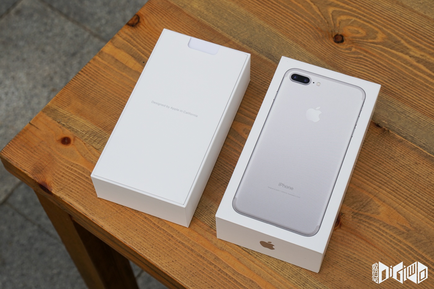 iPhone 7 Plus銀色開(kāi)箱 續(xù)航時(shí)間比iPhone 6s高2小時(shí)