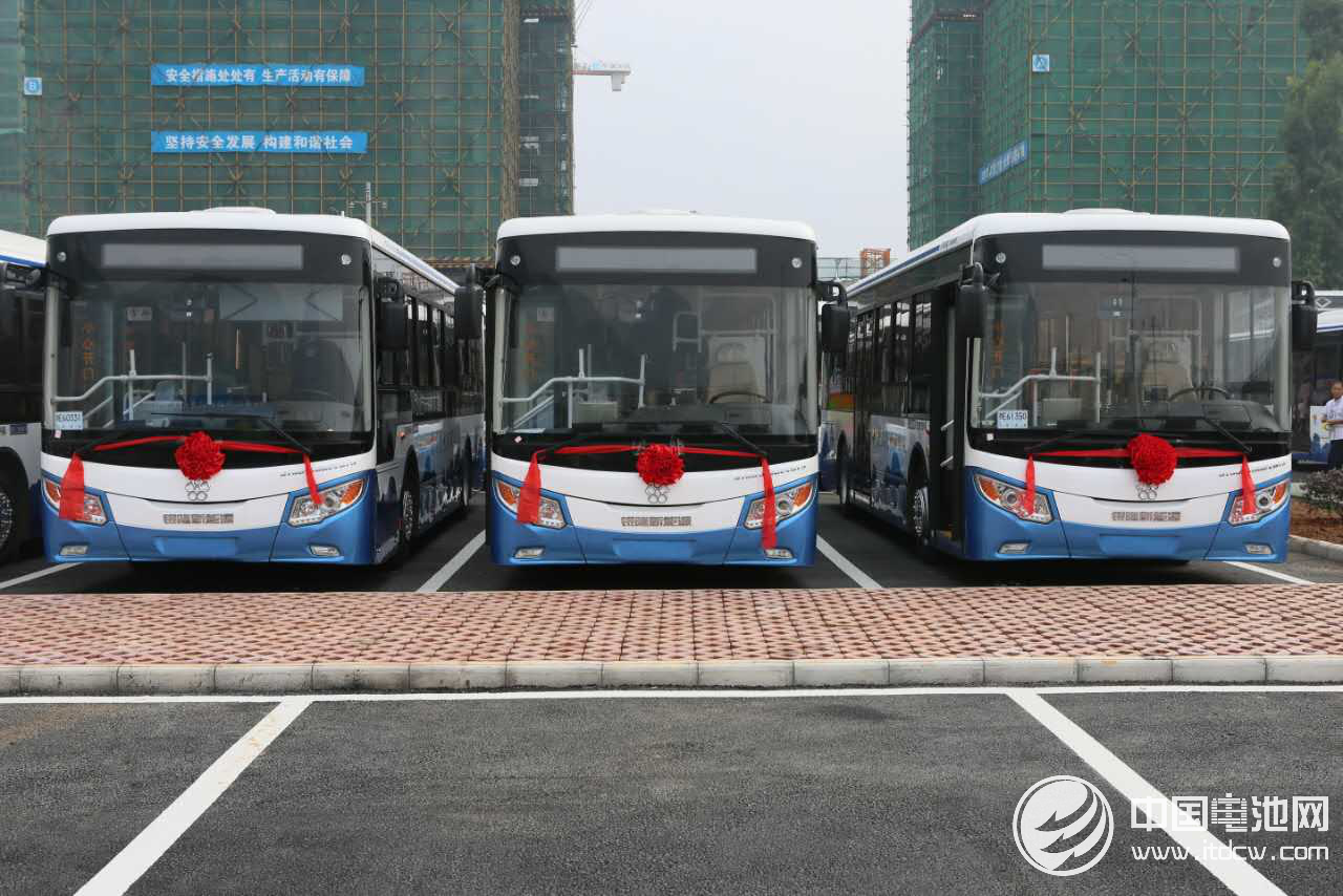 “銀隆鈦”貴州市場首創(chuàng)佳績 興義市純電動公交正式上線運(yùn)營