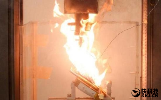 Note 7和iPhone 7電池被針扎加壓后會怎樣？