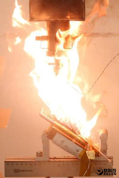 Note 7和iPhone 7電池被針扎加壓后會怎樣？