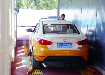 新能源車進(jìn)入“換電”時代 北汽新能源啟動首批充換電站集群