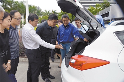 客戶考察水氫電動(dòng)車 