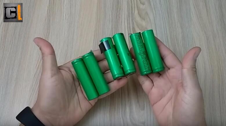 去掉外殼之后，就會(huì)得到六顆圖片中展示出來(lái)的鋰電池。